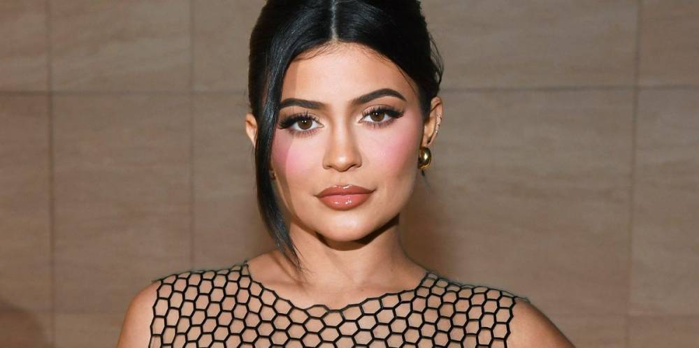 Kylie Jenner - Thaïs Aliabadi - Kylie Jenner Donated $1 Million to Buy Protective Gear for Healthcare Workers - marieclaire.com