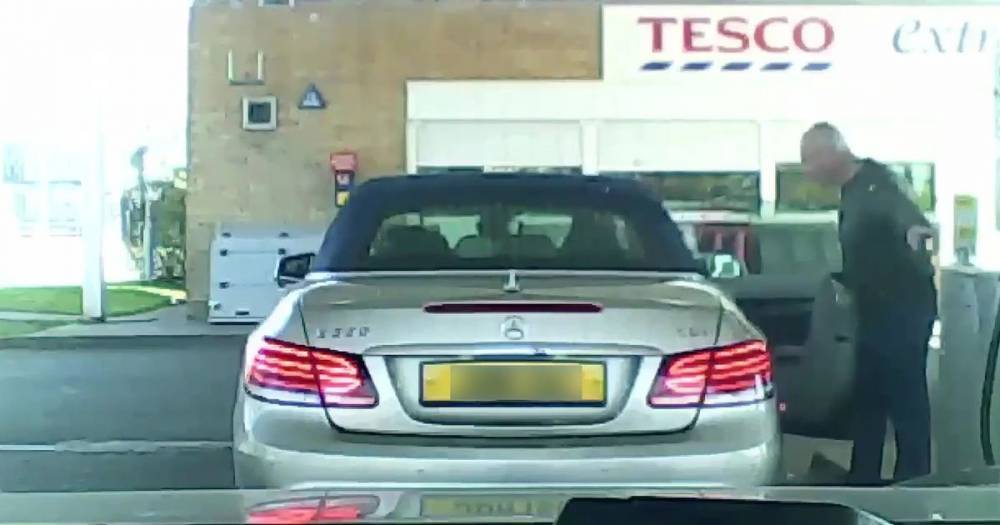The moment 'selfish b******' Mercedes driver takes all the rubber gloves from a Tesco petrol pump - manchestereveningnews.co.uk