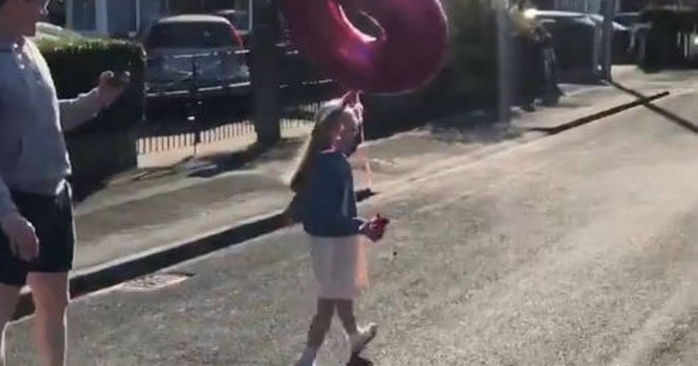 Watch the touching moment an entire street in Altrincham sang 'Happy Birthday' to six-year-old girl - manchestereveningnews.co.uk