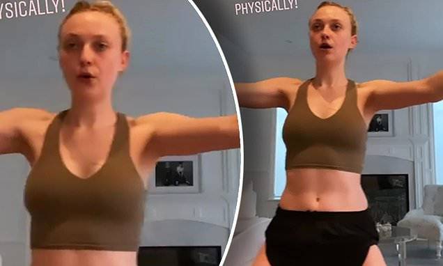 Dakota Fanning reveals an impressively toned tummy as she works out - dailymail.co.uk - city Hollywood