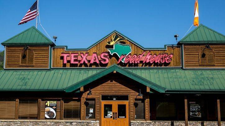 Texas Roadhouse CEO gives up salary, bonus to pay front-line workers during coronavirus outbreak - fox29.com - state Texas - county Wayne - county Taylor - county Kent