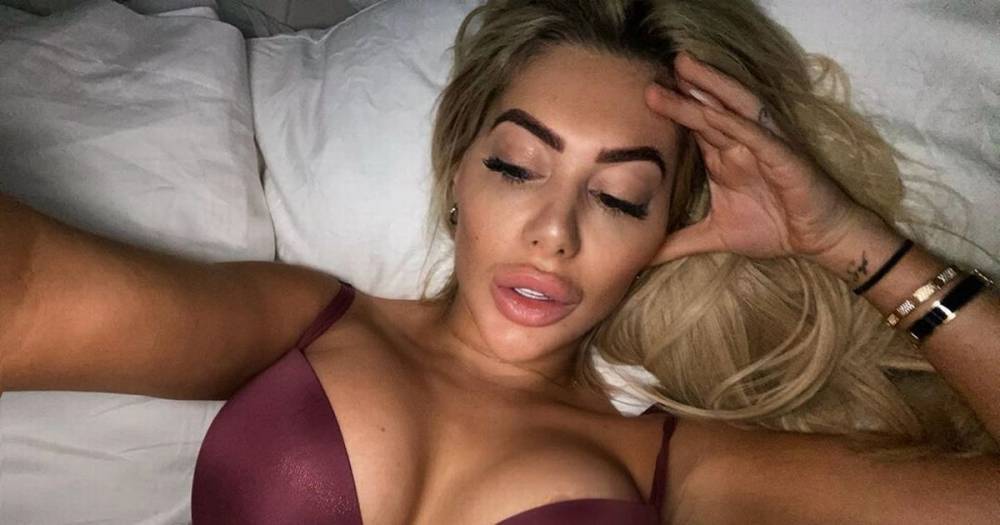 Sam Gowland - Chloe Ferry sends imaginations into overdrive with buxom cleavage-baring bedroom snap - dailystar.co.uk