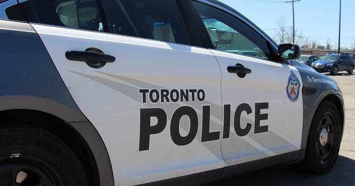 Coronavirus: Uniformed Toronto police officer tests positive for COVID-19 - globalnews.ca