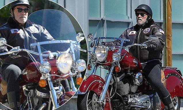Gavin Newsom - Arnold Schwarzenegger - Arnold Schwarzenegger rides motorcycle after reciting his Terminator catchphrase: 'Hasta la vista' - dailymail.co.uk - state California - city Santa Monica, state California