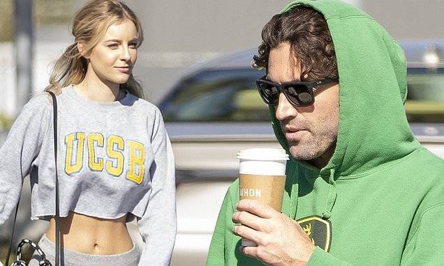 Brody Jenner - Brody Jenner covers up with glasses and hoodie on grocery run with midriff-revealing mystery blonde - dailymail.co.uk - Los Angeles - city Los Angeles