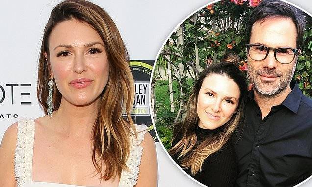 Elizabeth Hendrickson of The Young And The Restless and husband Rob Meder welcome daughter Josephine - dailymail.co.uk