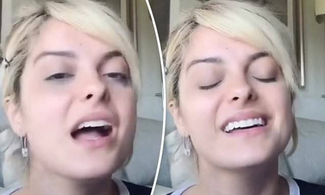 Bebe Rexha serenades fans with Killing Me Softly With His Song - dailymail.co.uk - New York