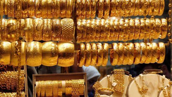 Gold price discounts in India jump to 6-month highs amid lockdown - livemint.com - Singapore - India