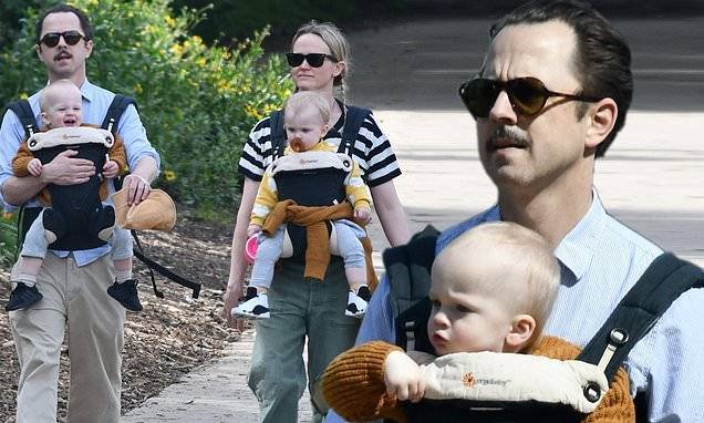 Sneaky Pete star Giovanni Ribisi and partner Emily Ward take their one-year-old twins on a walk - dailymail.co.uk - Los Angeles - state California - city Los Angeles