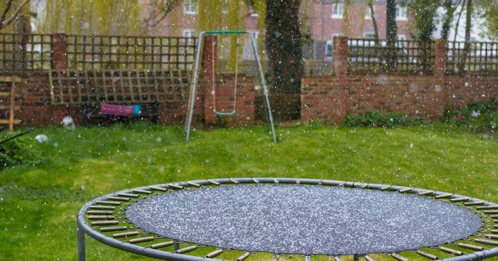 UK weather: Snow falls on first day of summer as coronavirus lockdown continues - mirror.co.uk - Britain