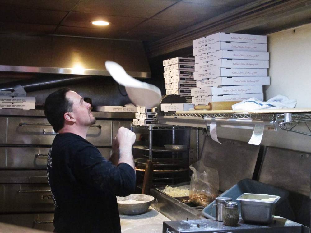 Pizzeria borrows to keep workers on job, spurs donations - clickorlando.com - Italy - state New Jersey - Jersey - city Shore, Jersey