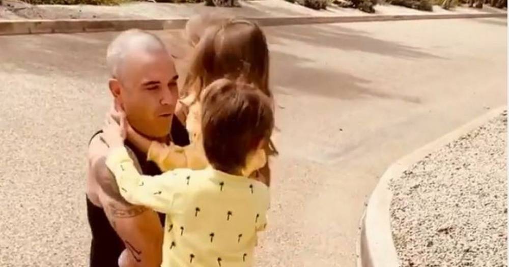 Robbie Williams - The emotional moment Robbie Williams is reunited with his wife and children after three week quarantine - manchestereveningnews.co.uk - Australia