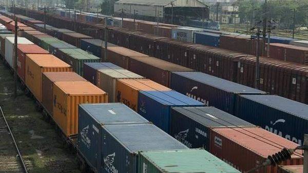 Covid-19: Railways resumes parcel trains to transport essential goods - livemint.com - India