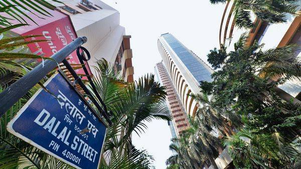 March sees highest ever sell-off by FIIs - livemint.com - India - city Mumbai