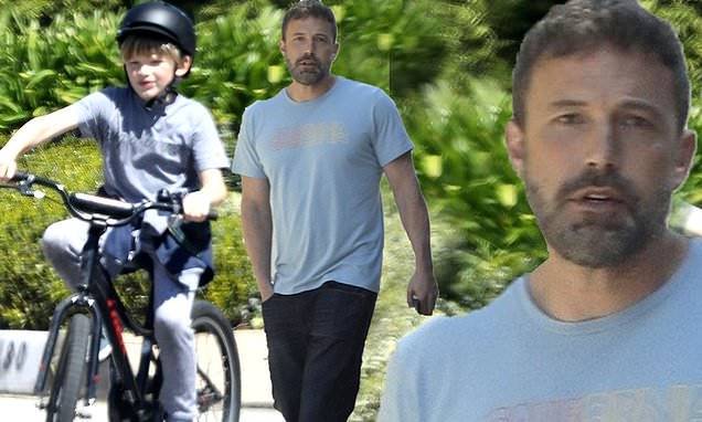 Ben Affleck greets his bicycle-riding son Samuel outside his house amid COVID-19 self-isolation - dailymail.co.uk - Los Angeles