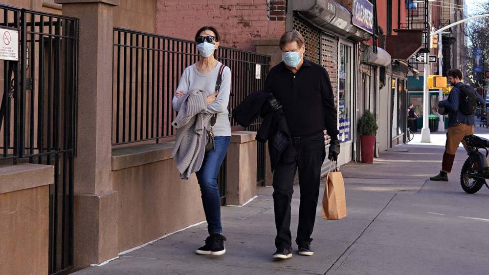 Andrew Cuomo - New York State Nears 1K Coronavirus Deaths - hollywoodreporter.com - New York - state New York
