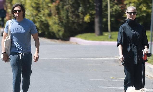 Gwyneth Paltrow - Brad Falchuk - Gwyneth Paltrow and husband Brad Falchuk keep their distance during dog walk amid COVID-19 pandemic - dailymail.co.uk - Los Angeles