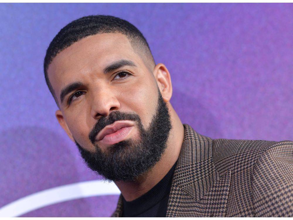 Sophie Brussaux - Drake gets emotional as he shares first pics with 2-year-old son - torontosun.com - France