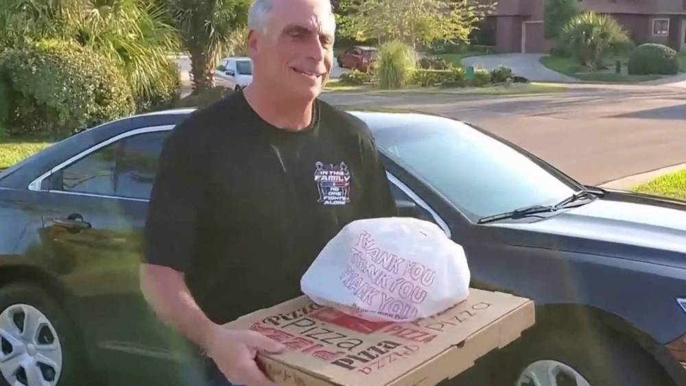 Volusia Sheriff Mike Chitwood delivers pizzas for small businesses - clickorlando.com - state Florida - county Volusia - city Ormond Beach