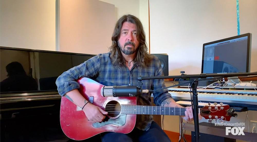 Dave Grohl Dedicates Emotional Performance Of ‘My Hero’ To ‘All The People On The Frontlines Doing Their Best’ Amid Coronavirus Panic - etcanada.com