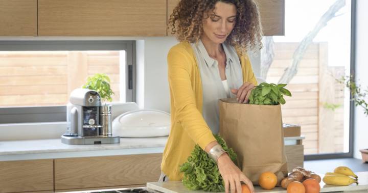 Coronavirus: Should I disinfect groceries before bringing them into the house? - globalnews.ca - Britain - city Columbia, Britain