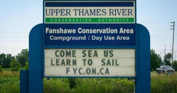London, Ont., residents enjoy conservation areas, but keep their distance - globalnews.ca