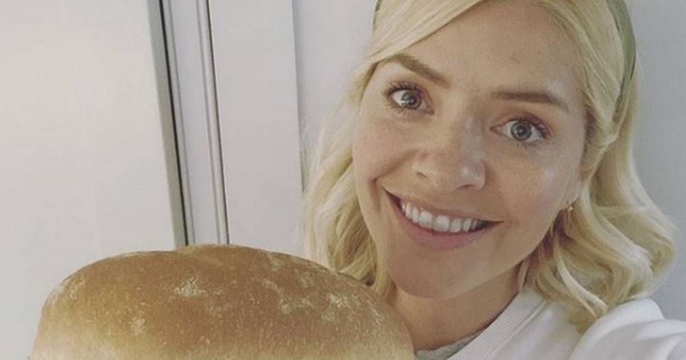 Holly Willoughby - Phil Vickery - Holly Willoughby bakes her own bread after admitting she's 'desperately sad' in isolation - mirror.co.uk