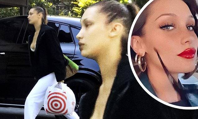 Bella Hadid - Bella Hadid goes make-up free as she dashes to Target for supplies... after sharing glam selfies - dailymail.co.uk - Los Angeles - city Los Angeles