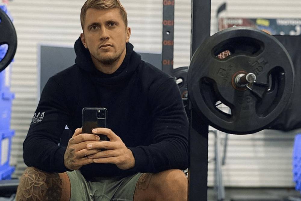 Dan Osborne - Dan Osborne excites followers with pouty gym selfie but fans can’t resist pointing out bulge in his pants - thesun.co.uk - Britain
