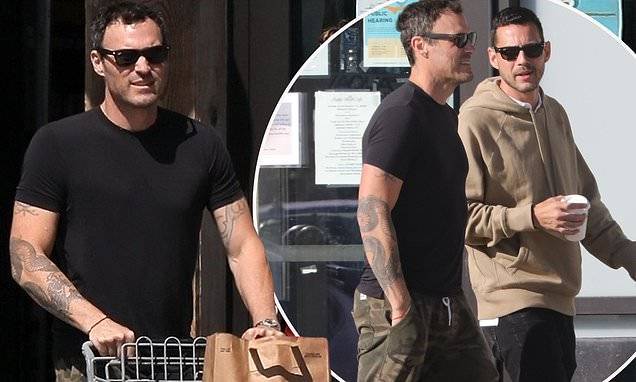 Megan Fox - Brian Austin Green braves the open air to gather groceries for wife Megan Fox and their children - dailymail.co.uk - Austin, county Green - city Austin, county Green - county Green