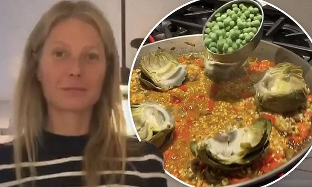 Gwyneth Paltrow - Gwyneth Paltrow shows off cooking skills, makes 'vegetarian paella' to support non-profit charity - dailymail.co.uk