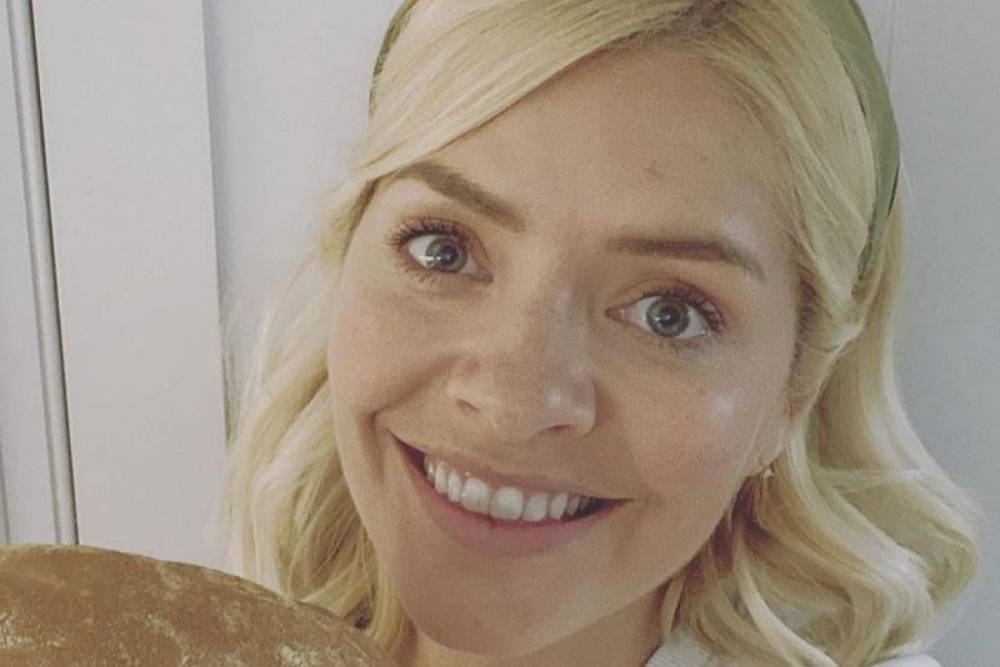Holly Willoughby - Holly Willoughby shares her pride after baking a loaf of bread after revealing coronavirus lockdown moodswings - thesun.co.uk