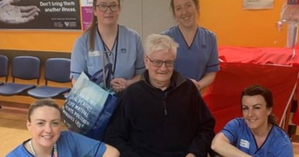 Scots grandad beats coronavirus and poses in sweet pic with staff nurses who saved him - dailyrecord.co.uk - county Ashley - Scotland - county Ward