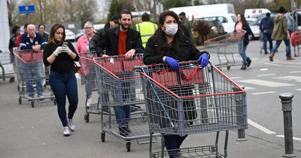 How to supermarket shop safely in coronavirus lockdown - from wiping trolleys to paying - mirror.co.uk - Britain