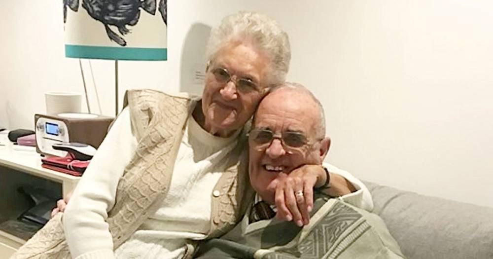 Vera Lynn - Coronavirus: Elderly couple in self-isolation perform rousing version of 'We’ll Meet Again' - mirror.co.uk - county Ripley