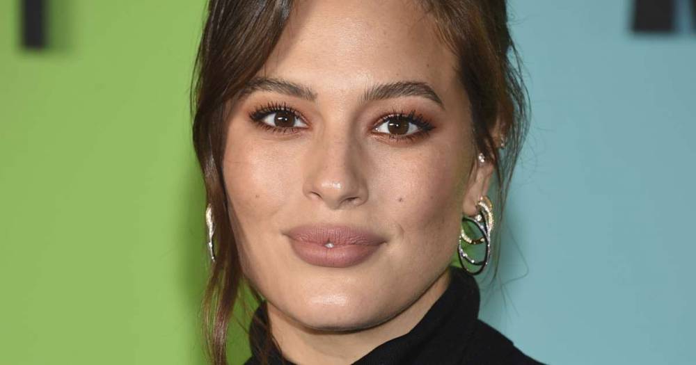 Ashley Graham - Justin Ervin - James Devaney - Ashley Graham shares sweet family portrait of herself with baby Isaac and husband Justin Ervin as they quarantine in the model's hometown - msn.com - New York - state Nebraska