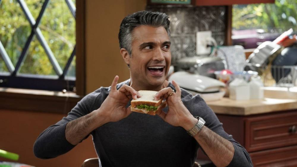 Why Jaime Camil's 'Broke' Is the Perfect Show to Watch During Self-Isolation (Exclusive) - etonline.com - Mexico - Colombia