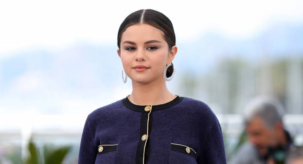 Selena Gomez - Selena Gomez Makes Big Donation to Cedars-Sinai Amid Health Crisis - justjared.com - Los Angeles