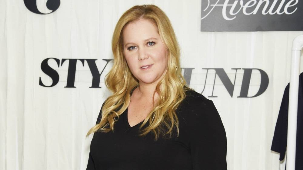 Amy Schumer - Amy Schumer and Son Gene Find a Sweet Way to Visit Her Dad While Social Distancing - etonline.com