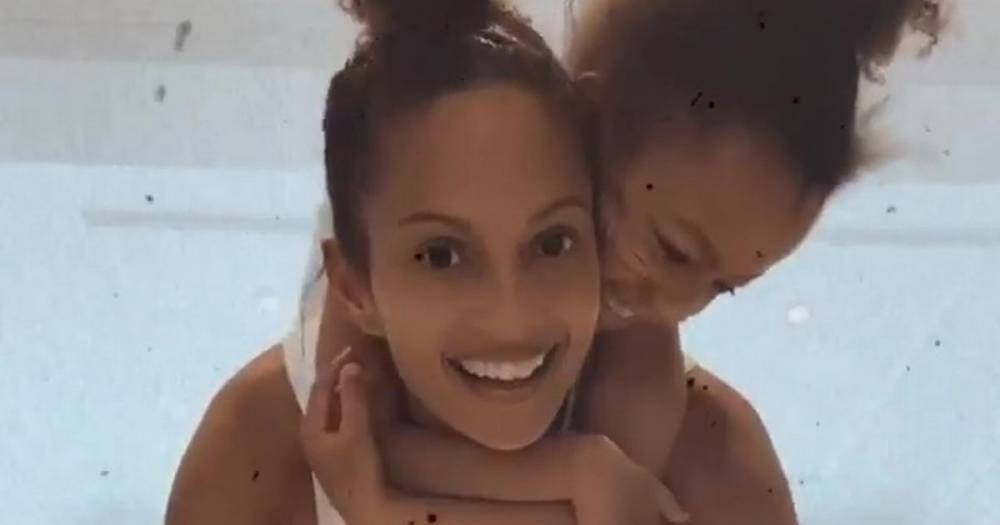 Alesha Dixon - Alesha Dixon wows fans with muscles during workout using baby Anaya as weight - mirror.co.uk - Britain
