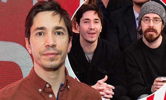 Justin Long - Justin Long and his brother Christian 'might' have Covid-19... but they can't get tested to confirm - dailymail.co.uk