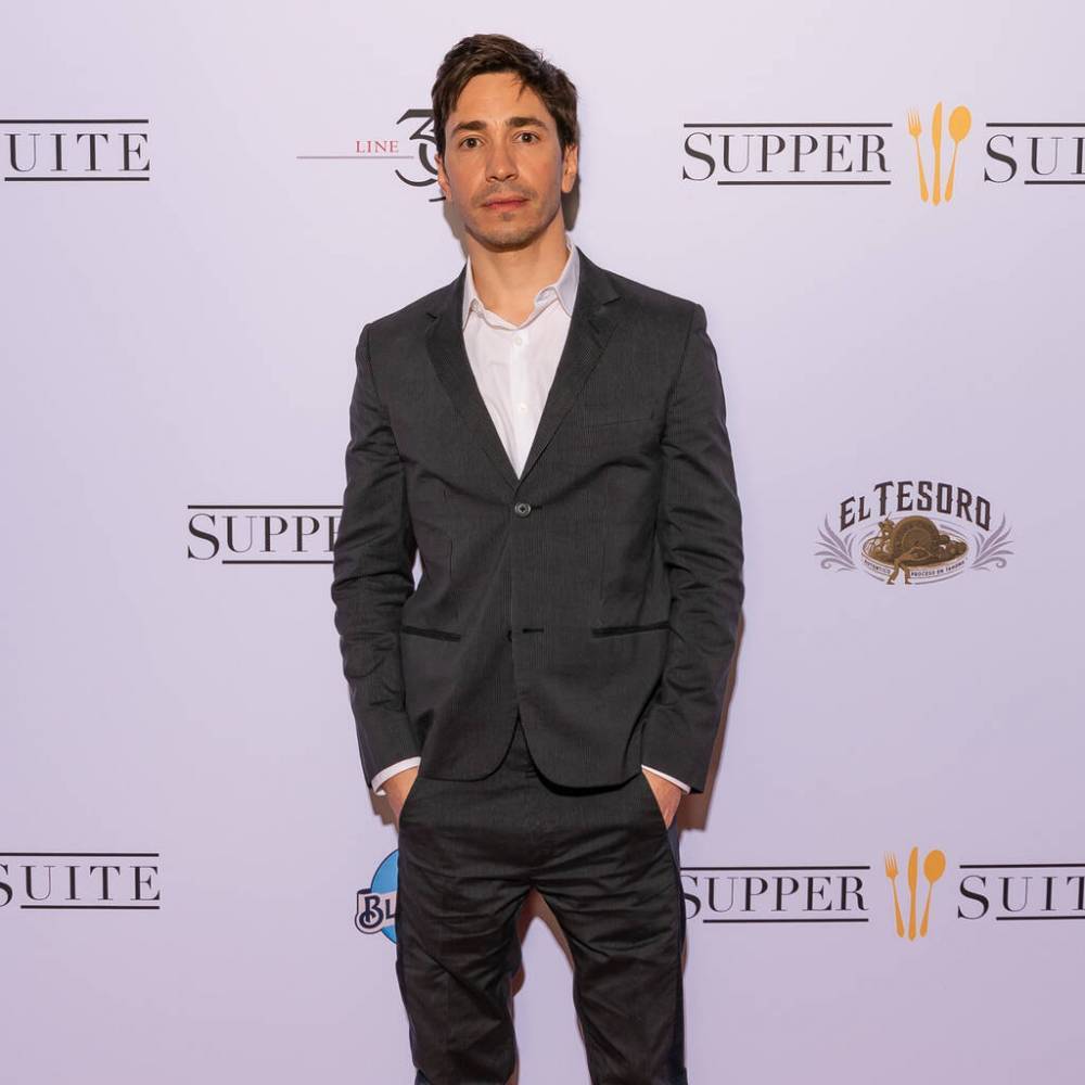Justin Long - Justin Long fears he contracted coronavirus from brother’s girlfriend - peoplemagazine.co.za