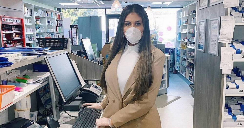 Anna Vakili - Love Island's Anna Vakili returns to work as a pharmacist to fight coronavirus - mirror.co.uk - Britain
