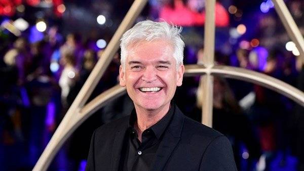 Holly Willoughby - Phillip Schofield - Phillip Schofield marks ‘weird’ birthday ‘lacking in hugs’ amid virus crisis - breakingnews.ie