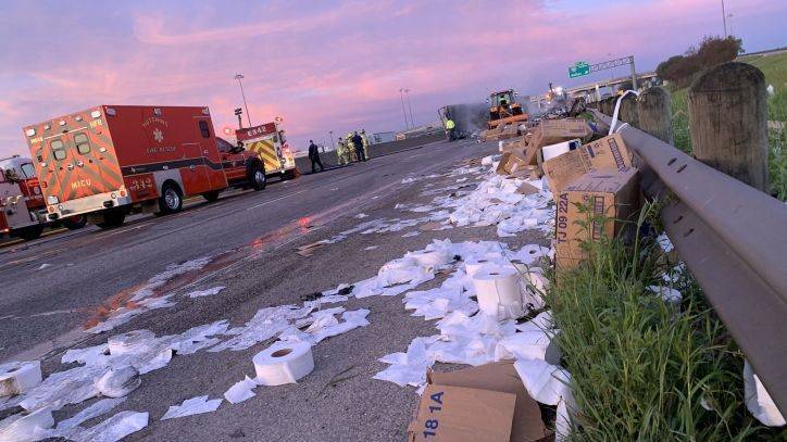 18-wheeler carrying toilet paper crashes in Dallas - fox29.com - county Dallas