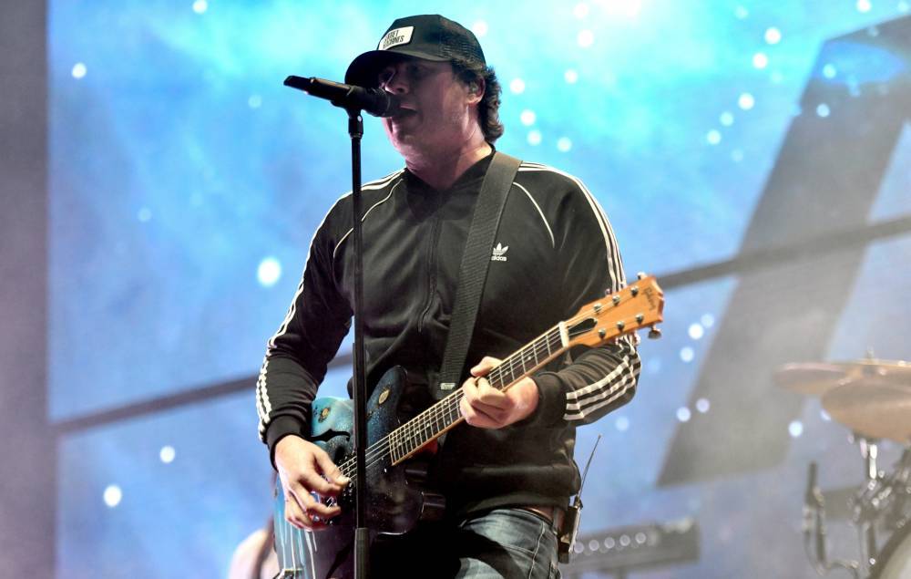 Watch Tom DeLonge join in viral singalong of Blink-182’s ‘I Miss You’ - nme.com