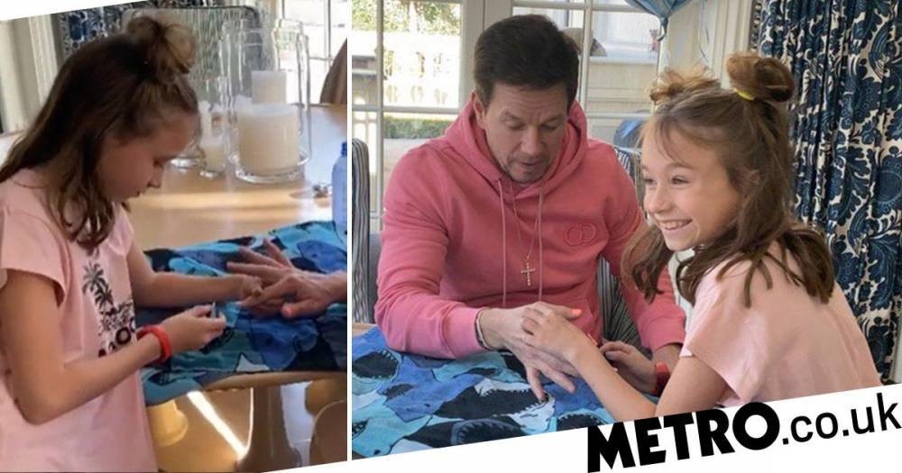Mark Wahlberg - Mark Wahlberg’s adorable daughter makes sure he’s still got a fresh manicure despite lockdown - metro.co.uk