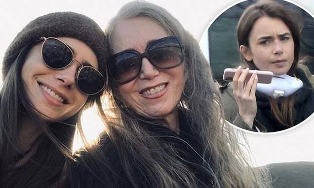 Charlie Macdowell - Lily Collins - Lily Collins sends mom Jill virtual birthday hug as she self-isolates with beau Charlie McDowell - dailymail.co.uk - Los Angeles