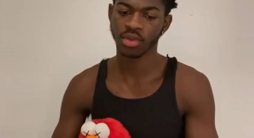 Lil Nas X Hilariously Celebrates 21st Birthday in Isolation With Elmo & A Slice of Bread - justjared.com