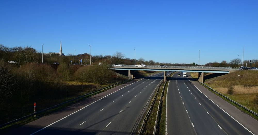 Easter Weekend - Man spotted 'sunbathing' on motorway embankment - but he had a good reason - manchestereveningnews.co.uk